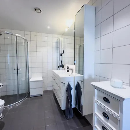 Holmestrand, Pa Bryggekanten *