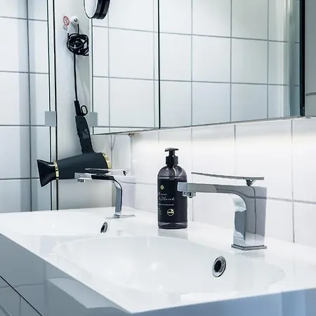 Holmestrand, Pa Bryggekanten * Holmestrand