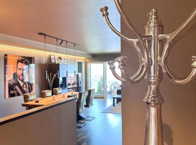 Holmestrand, Pa Bryggekanten