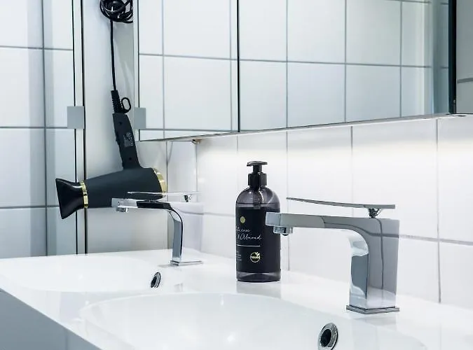 Holmestrand, Pa Bryggekanten * Holmestrand